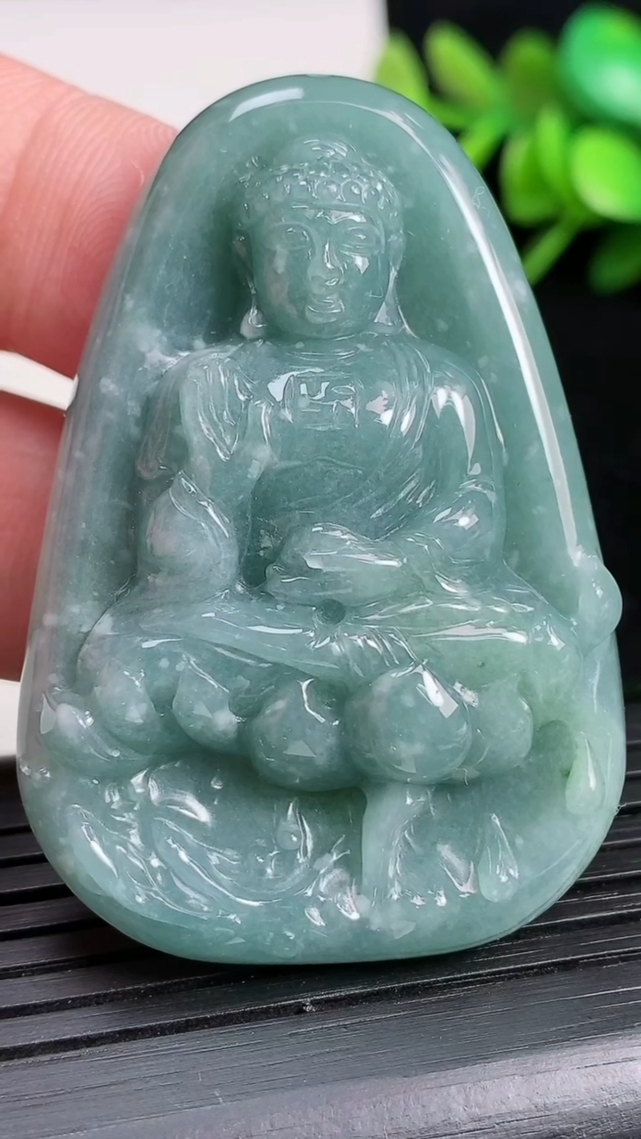 天然A货翡翠阿弥陀佛吊坠尺寸51.5-35.2-9重:25.58g
3月19日
85