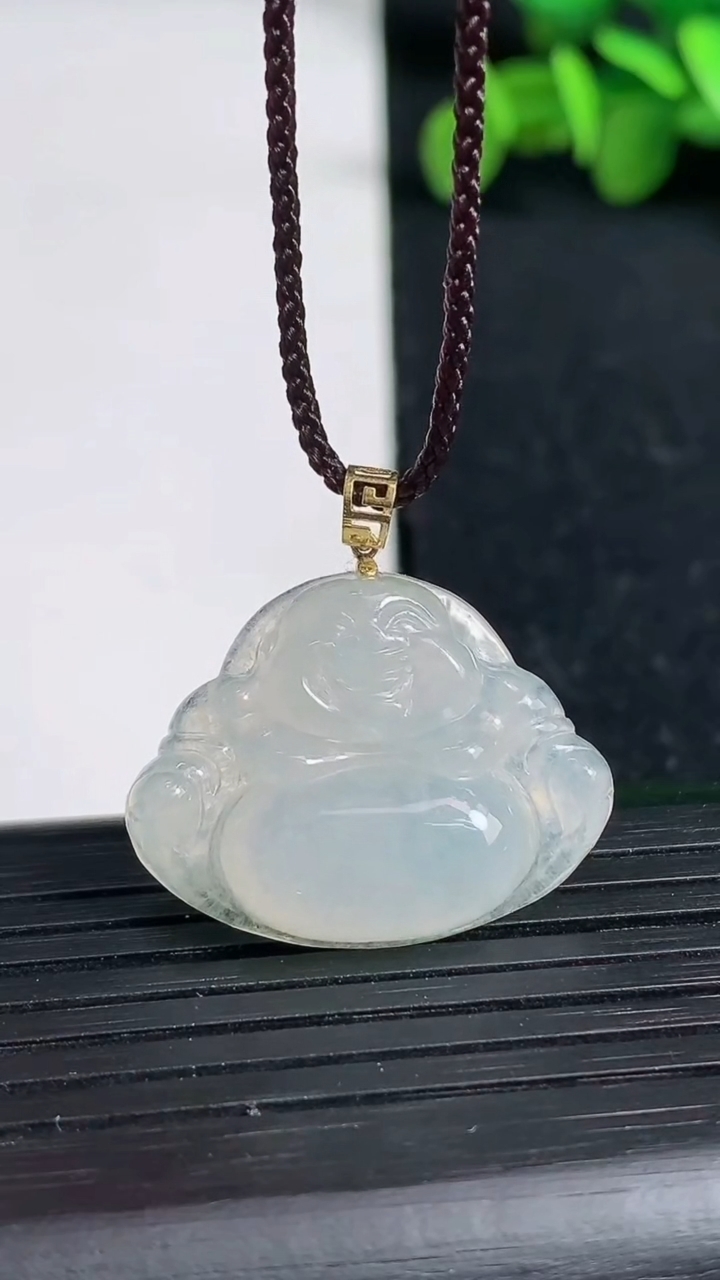 天然A货翡翠种白冰佛公吊坠尺寸20.1-26.4-5.9重量:4.69g
3月19日