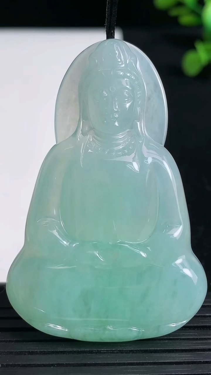 天然A货翡翠观音菩萨吊坠尺寸58.1-38.7-6重量:22.80g
3月19日