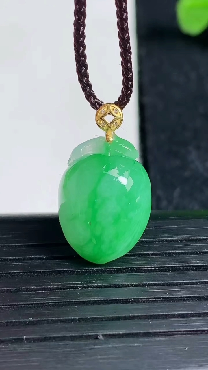 天然A货翡翠寿桃吊坠尺寸18-12.9-6.9重量:2.76g
3月19日