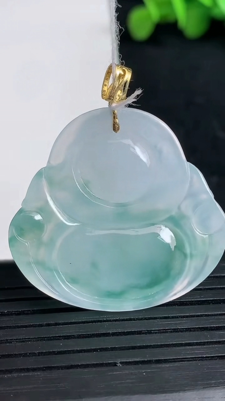 天然A货翡翠种飘花佛公吊坠尺寸32-34.4-6.1重量:11.29g
3月19日