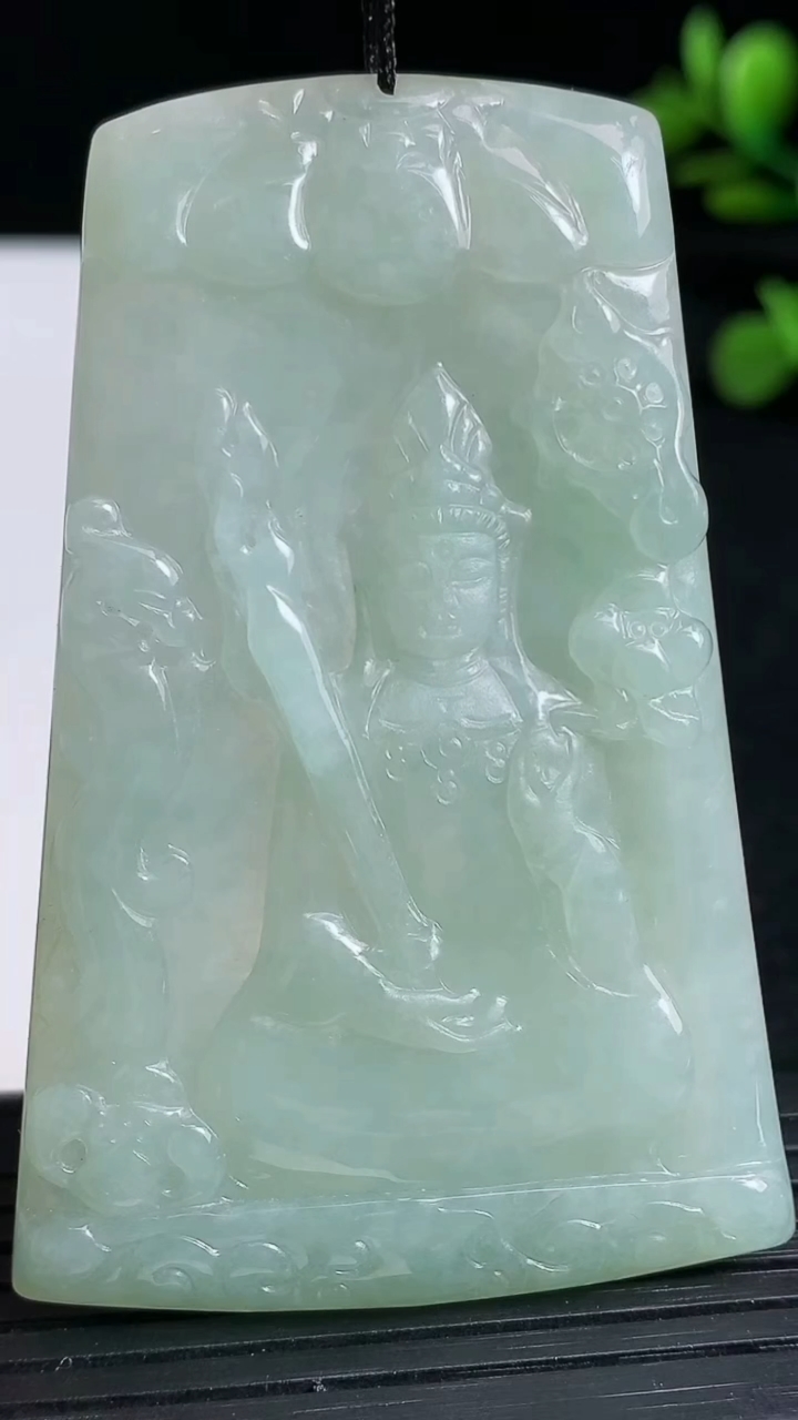 天然A货翡翠虚空藏菩萨吊坠尺寸64.6-41.6-4.6重量:28.93g
3月19日