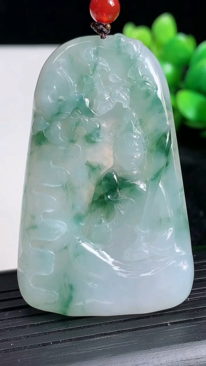 天然A货翡翠飘花虚空藏菩萨吊坠尺寸58-36.7-6.6重:27.99g
3月19日
322