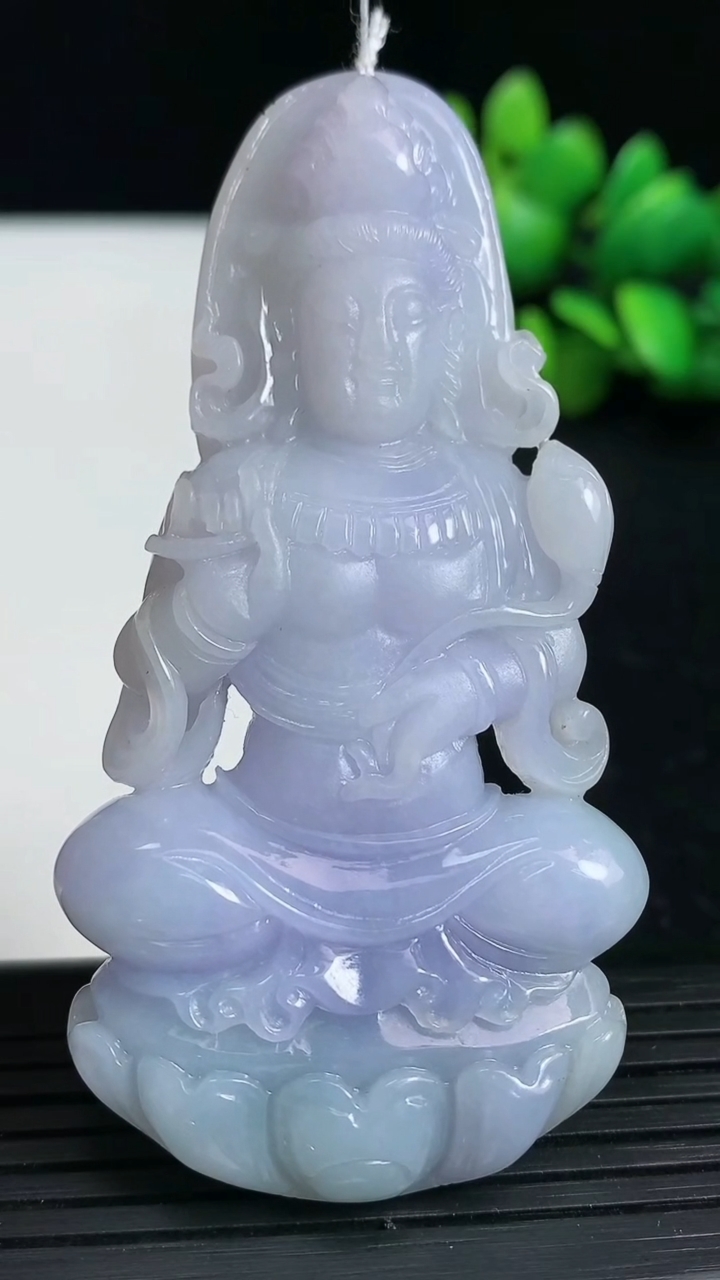 天然A货翡翠紫罗兰观音菩萨吊坠尺寸74.4-38.2-10.4重量:47.89g
3月19日