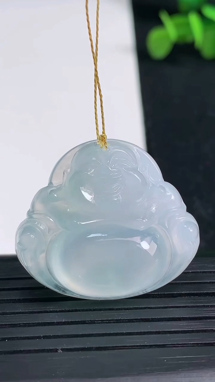 天然A货翡翠佛公吊坠尺寸26.9-30.8-7.3重量:9.17g
3月19日