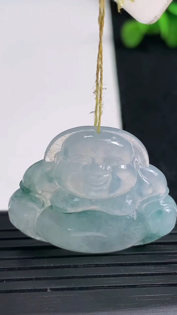 天然A货翡翠种飘花佛公镶嵌件尺寸27.7-32.5-6.2重量:8.93g
3月19日