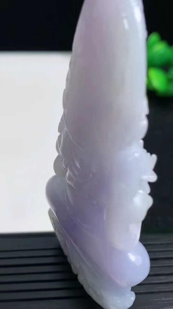 天然A货翡翠紫罗兰观音菩萨吊坠尺寸74.4-38.2-10.4重量:47.89g
3月19日