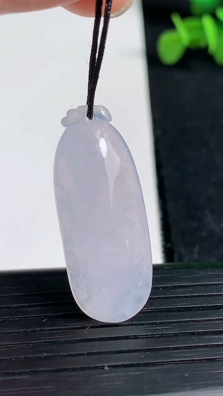 天然A货翡翠紫罗兰福瓜吊坠尺寸34.1-13.5-6.5重量:5.54g
3月19日