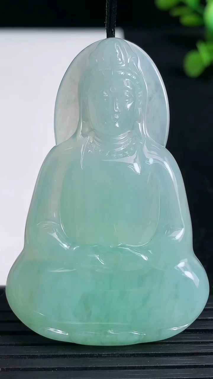 天然A货翡翠观音菩萨吊坠尺寸58.1-38.7-6重量:22.80g
3月19日