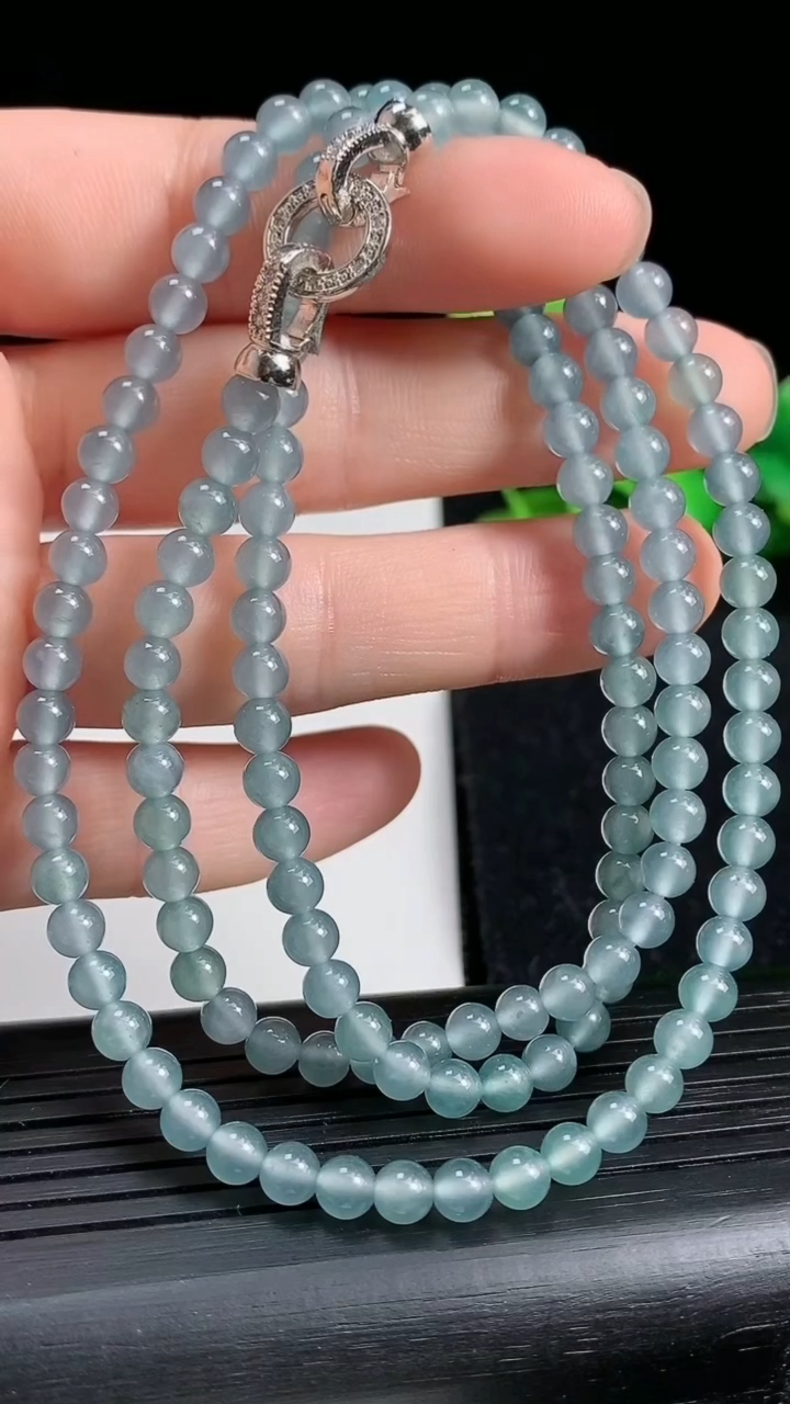 天然A货翡翠圆珠项链尺寸4.3-136颗重量:21.46g3月19日
工厂直销收藏佳品,种好水足，色