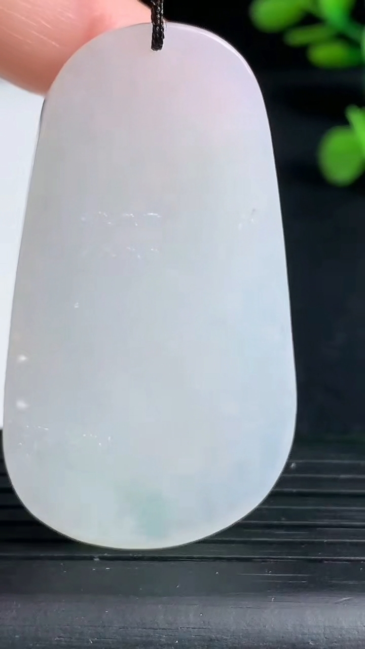 天然A货翡翠御龙不动明王吊坠尺寸54-29.7-5.4重量:20.93g
3月19日