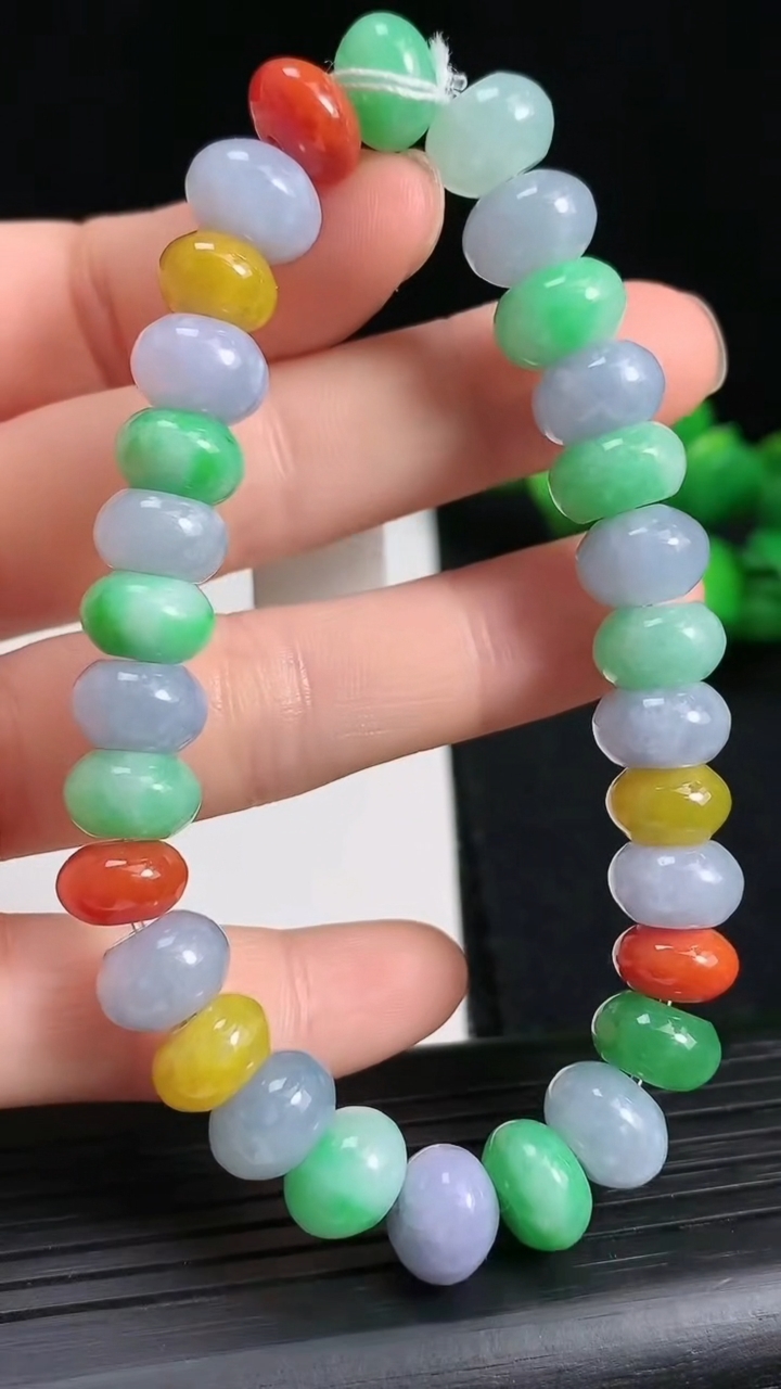 天然A货翡翠四彩算盘珠手串尺寸9.4-5.5重量:35.56g3月19日
工厂直销收藏佳品,种好水足，色泽均匀，有种有色，上手高大气！
