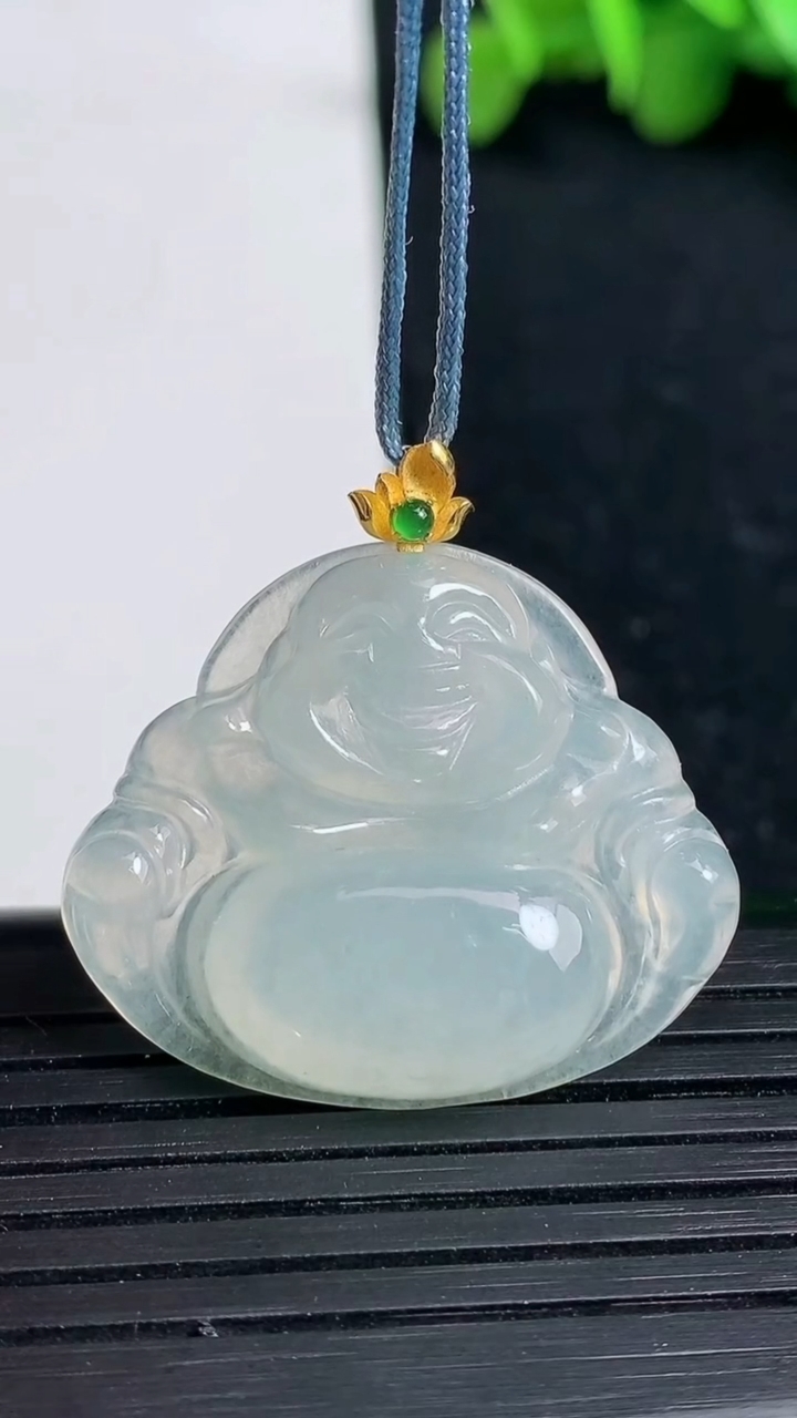 天然A货翡翠佛公吊坠尺寸24.6-29.7-5.5重量:5.94g
3月19日