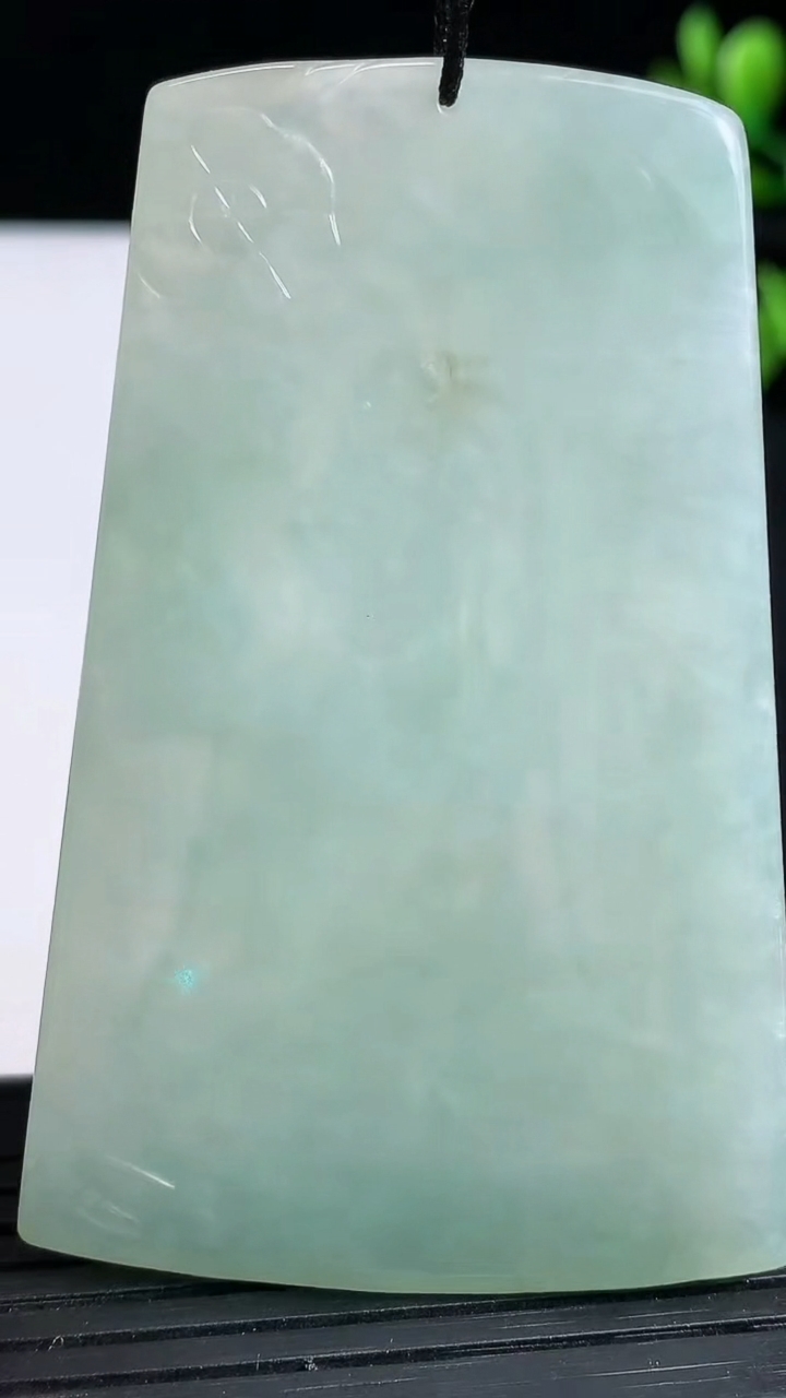 天然A货翡翠虚空藏菩萨吊坠尺寸64.6-41.6-4.6重量:28.93g
3月19日