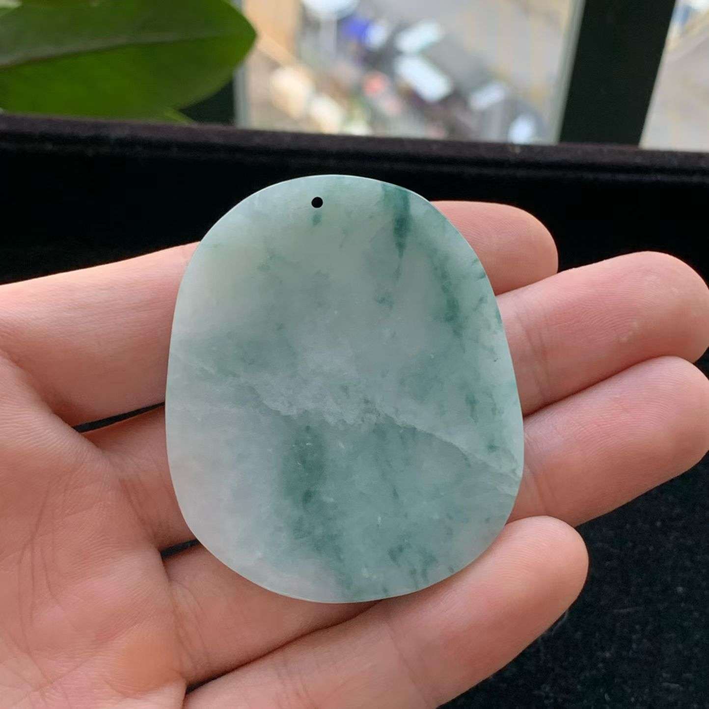 A货天然翡翠冰糯种飘花上山老虎牌吊坠重量36.74
3月19日