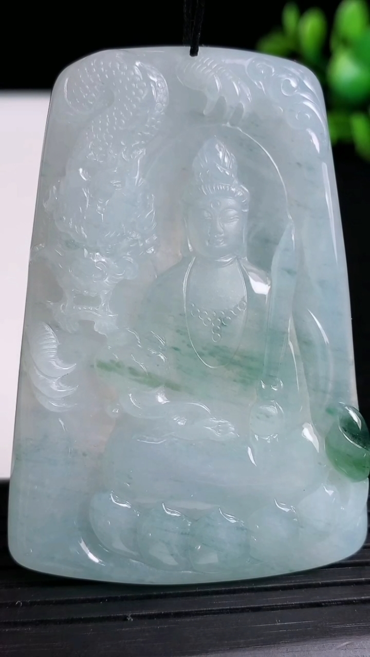 天然A货翡翠飘花祥龙虚空藏菩萨吊坠尺寸64.3-44.1-5.9重量:36.91g
3月19日