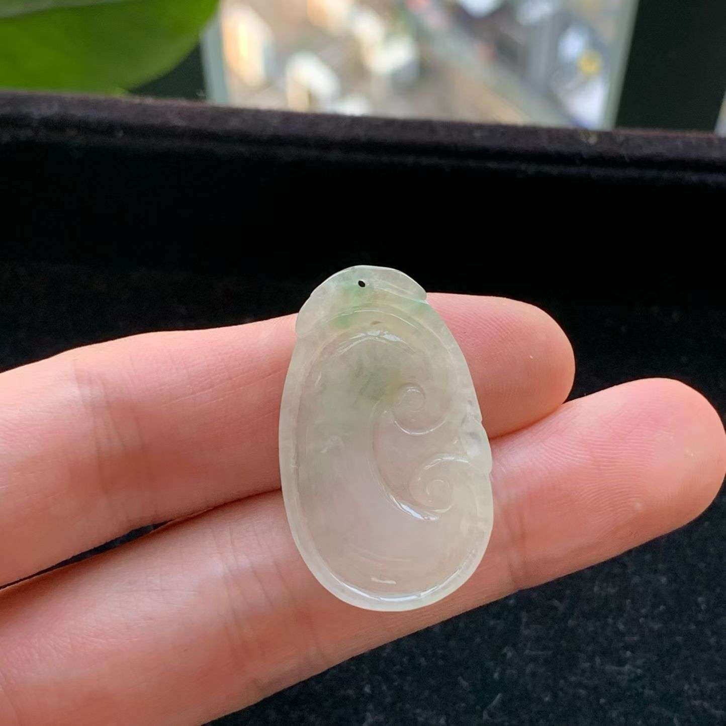 A货天然翡翠冰糯种飘绿如意吊坠重量4.67
3月19日