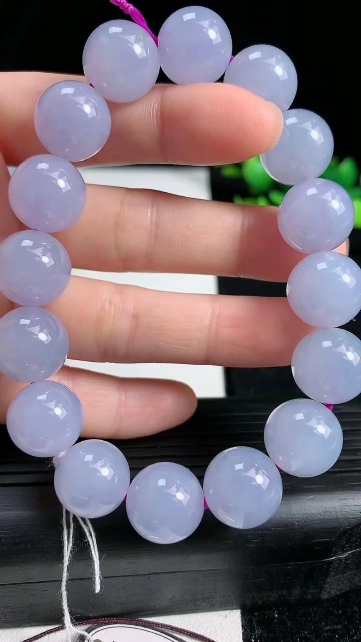 天然A货翡翠紫罗兰圆珠手串尺寸13.2-16颗重量:62.34g3月19日
工厂直销收藏佳品,种好水
