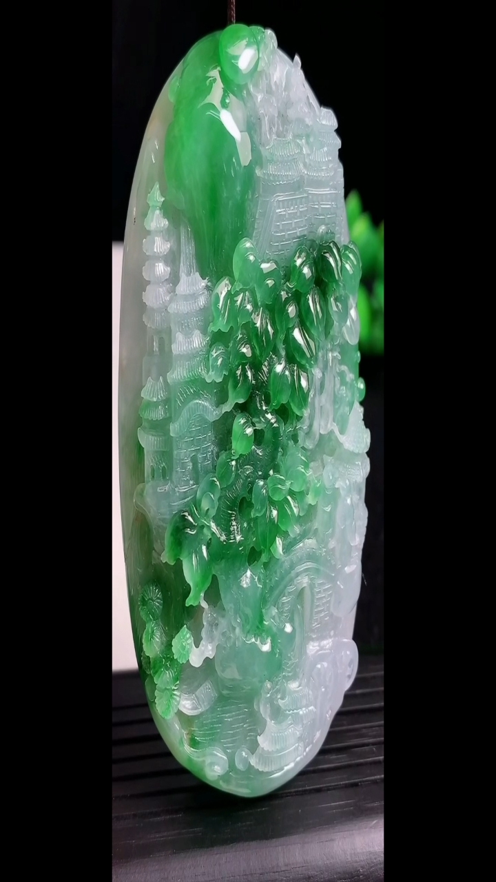 天然A货翡翠山水牌吊坠尺寸77.5-49.1-14重量:100.68g
3月19日