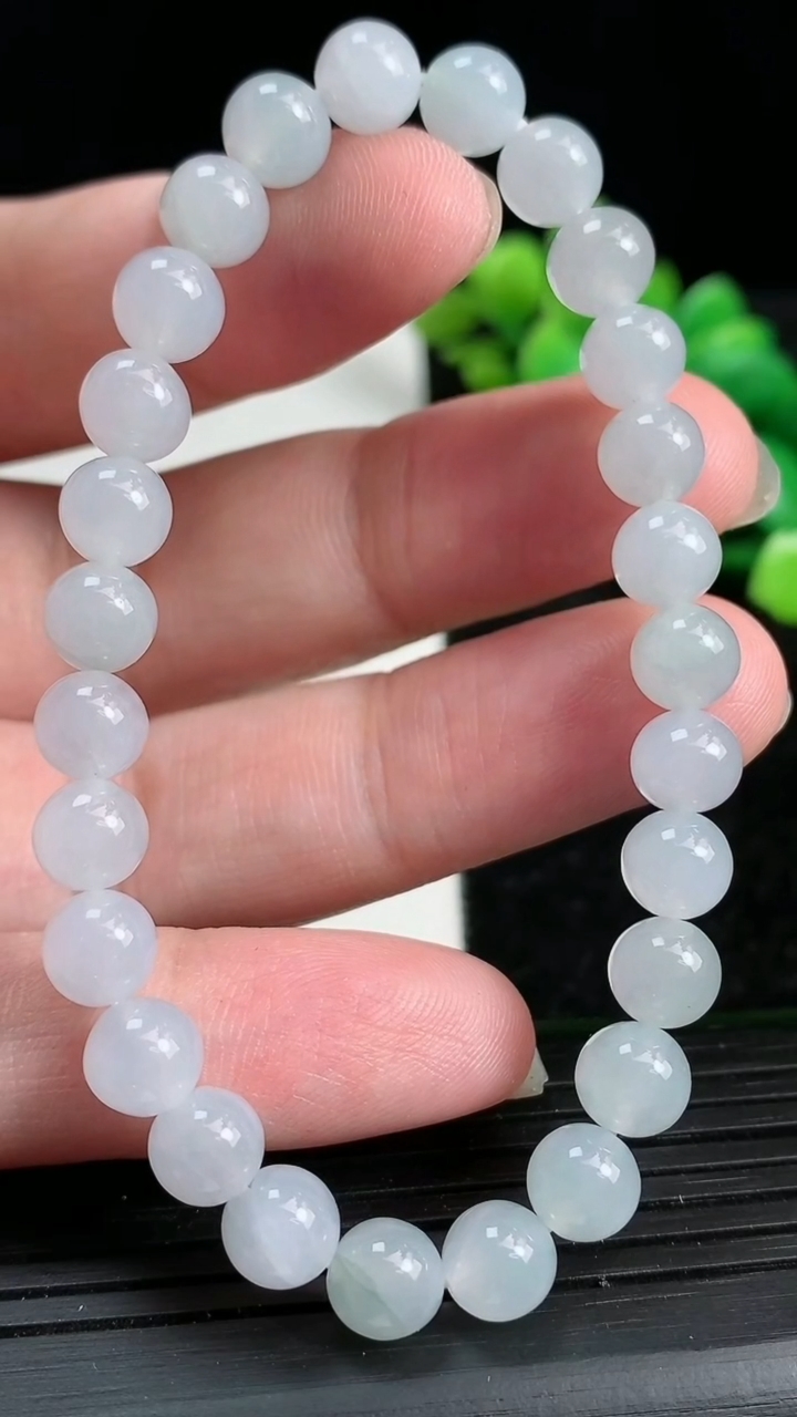 天然A货翡翠圆珠手串尺寸6.8重:14.27g3月19日
工厂直销收藏佳品,种好水足，色泽均匀，有种有色，上手高大气！
322