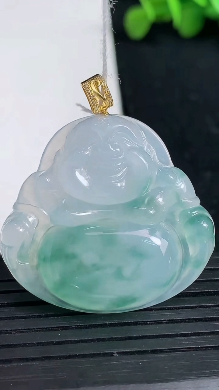 天然A货翡翠种飘花佛公吊坠尺寸32-34.4-6.1重量:11.29g
3月19日