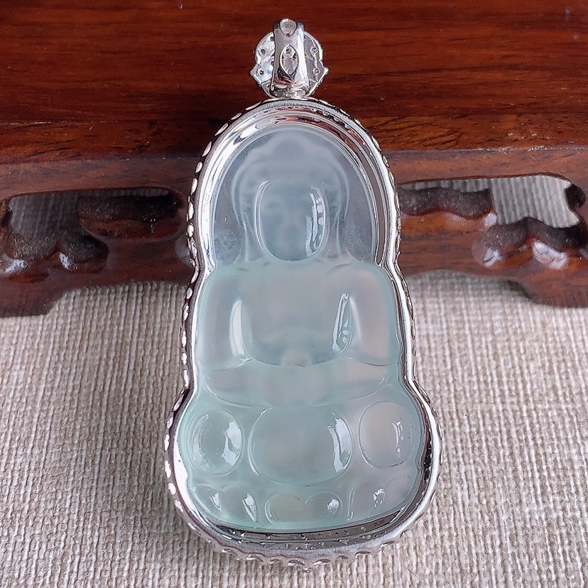 天然A货翡翠18K金伴钻镶嵌白月光正装观音吊坠 
尺寸54.8-27.4-10.4裸石41-24.6