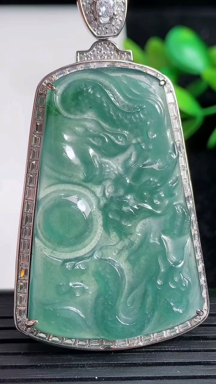 天然A货翡翠925银蓝水龙牌吊坠，尺寸61-33-8，重:17.78g
3月20日