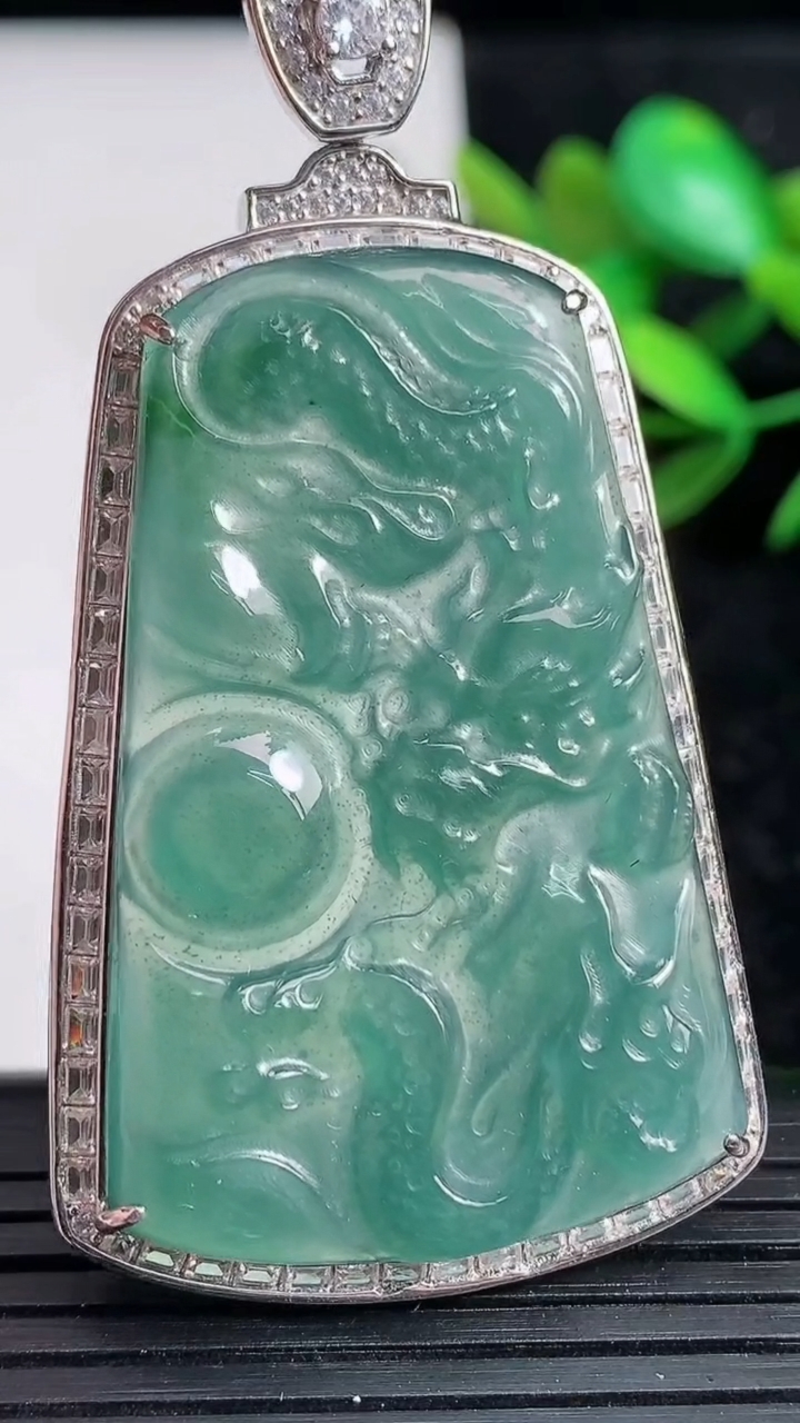 天然A货翡翠925银蓝水龙牌吊坠，尺寸61-33-8，重:17.78g
3月20日