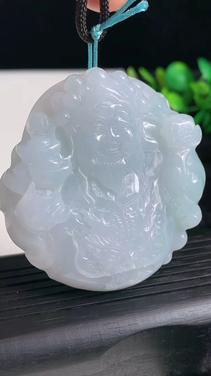 天然A货翡翠财神爷吊坠尺寸54.6-53.9-11.6重量:60.80g
3月20日