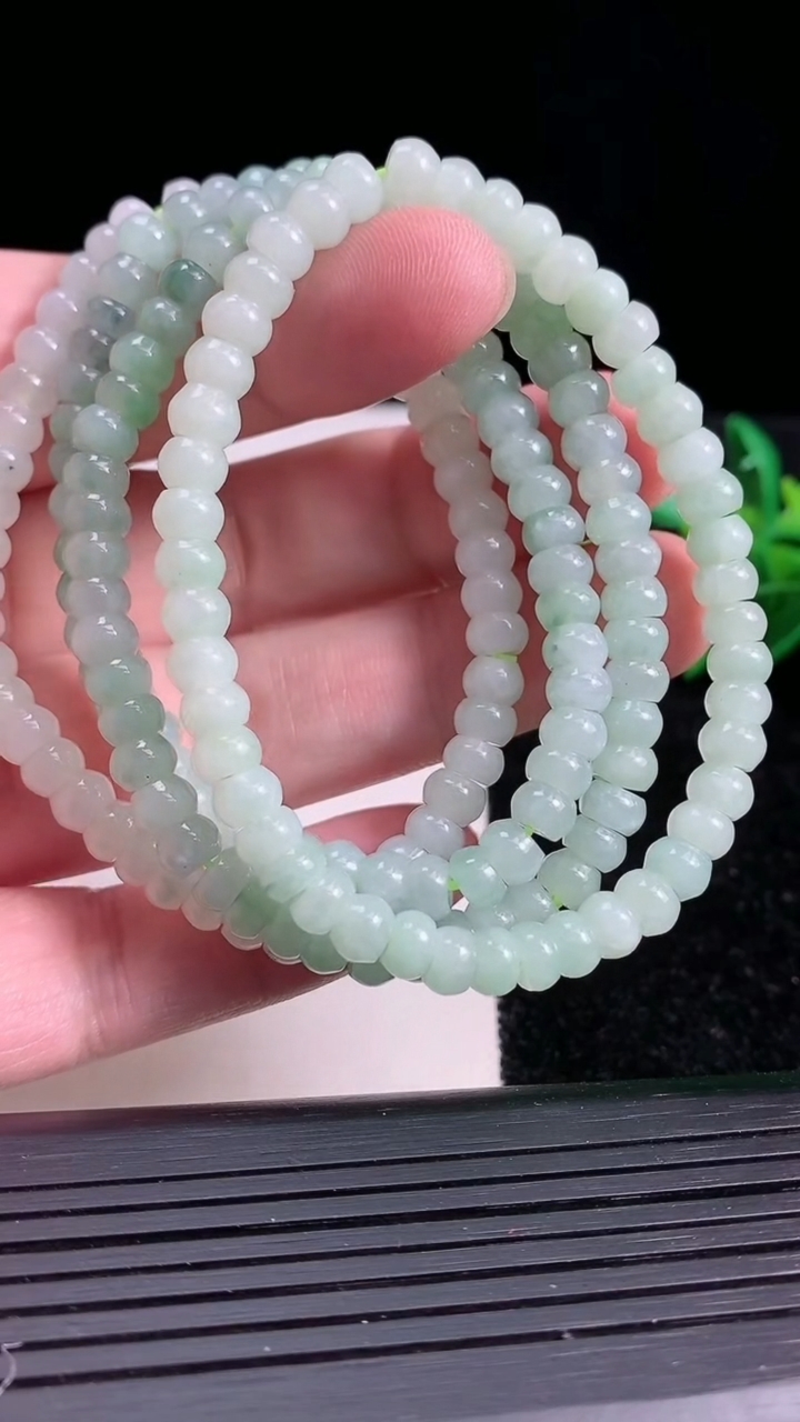 天然A货翡翠算盘珠手串四条，尺寸5.5-47颗，重:11.87g3月20日
工厂直销收藏佳品,种好水