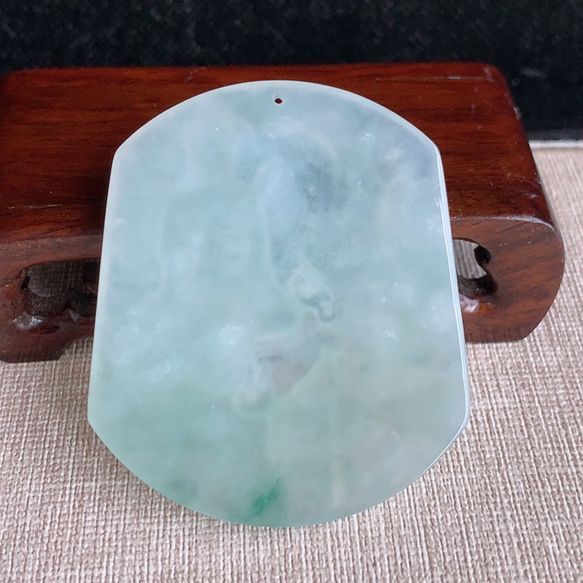 天然A货翡翠飘花文殊菩萨吊坠 
尺寸57-48-5.2mm 重量29.75g 0318