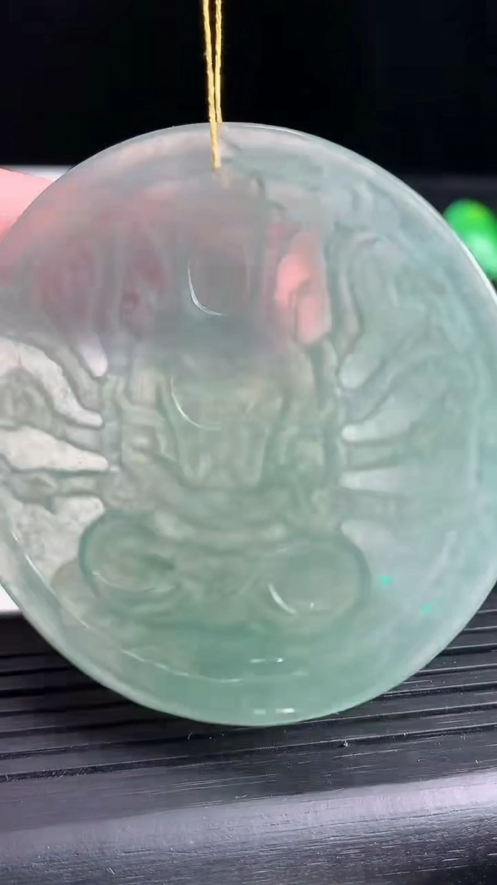 天然A货翡翠千手观音吊坠，尺寸55.5-3.7，重:23.47g
3月20日