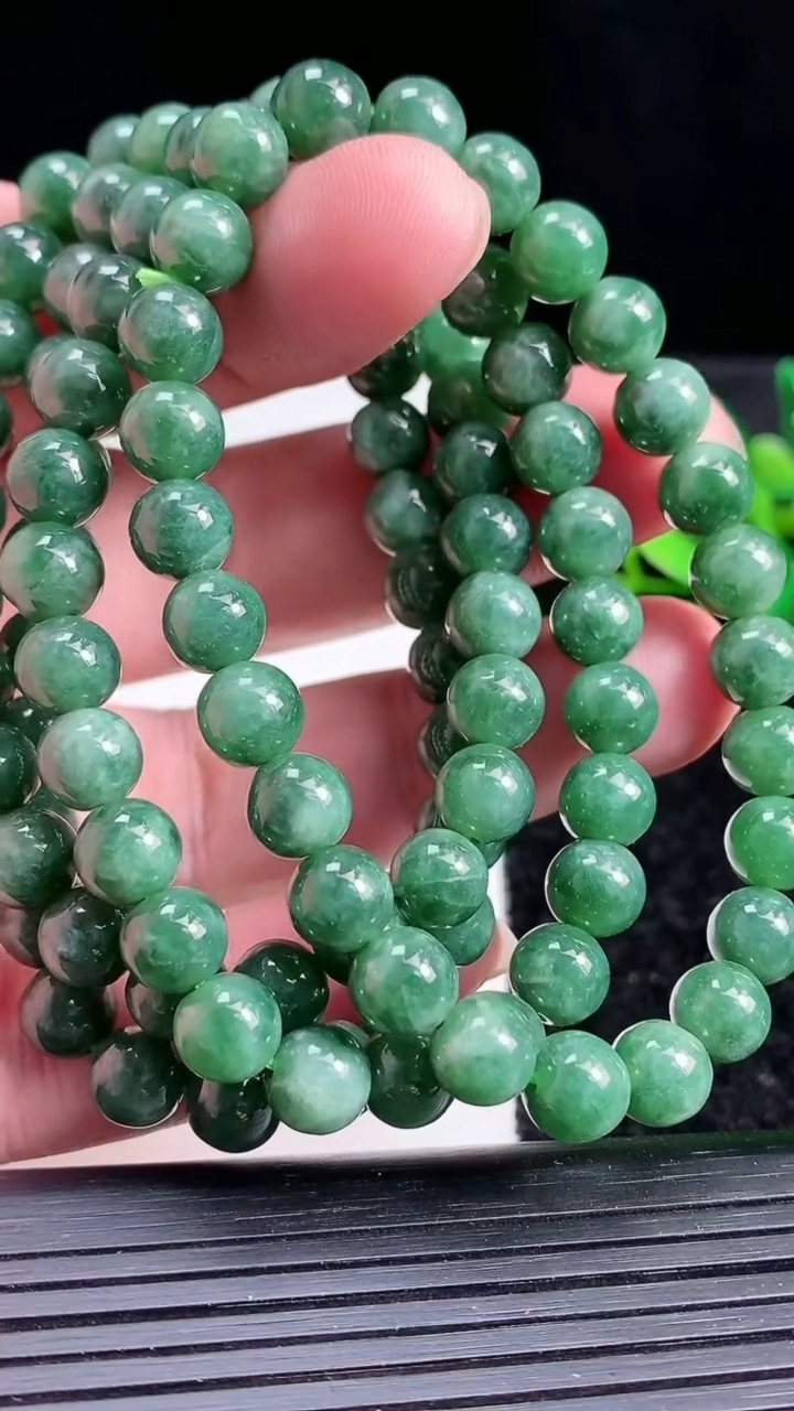 天然A货翡翠圆珠手串四条，尺寸7-26颗，重:16.21g3月20日
工厂直销收藏佳品,种好水足，色泽均匀，有种有色，上手高大气！