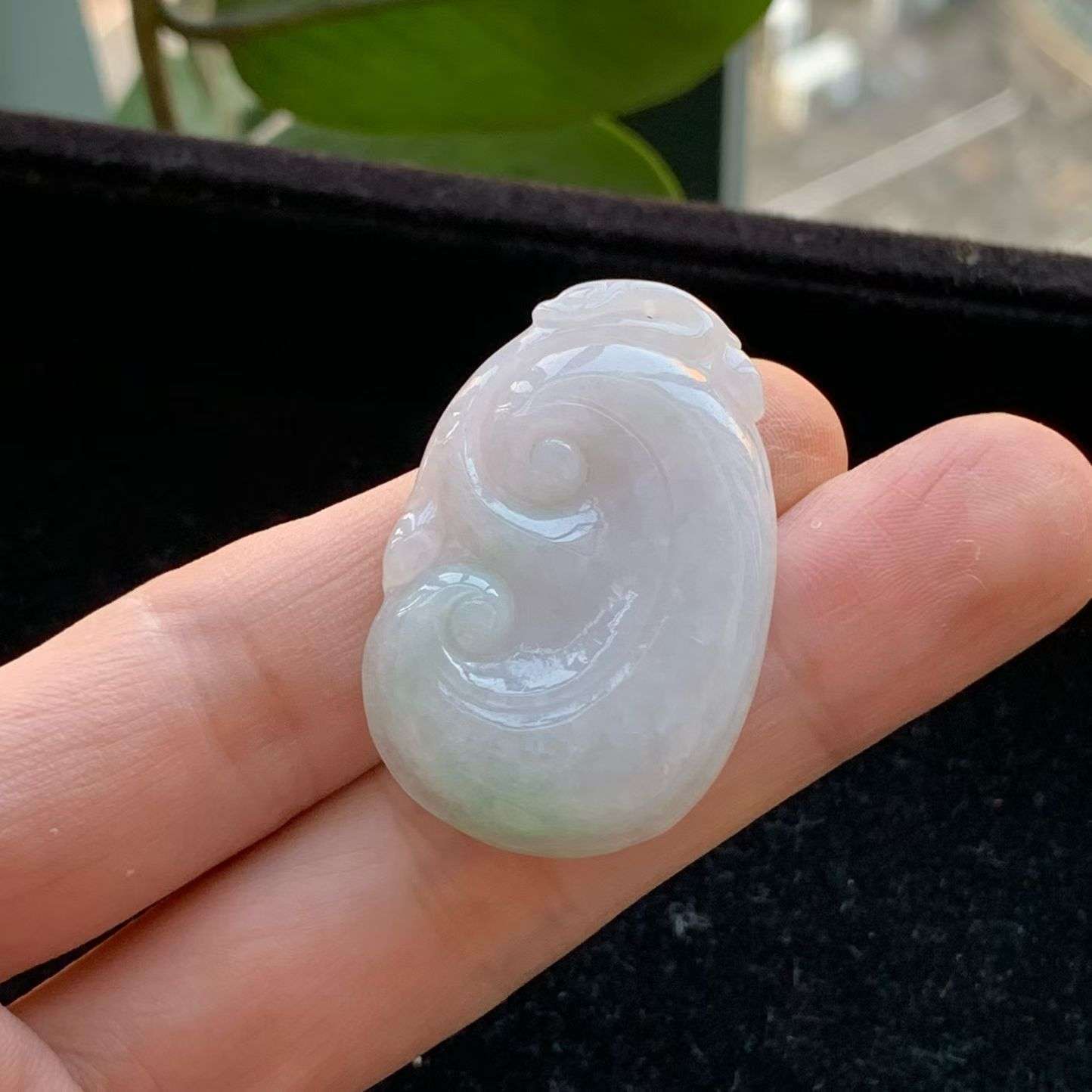 A货天然翡翠冰糯种春彩如意吊坠重量10.40
3月20日