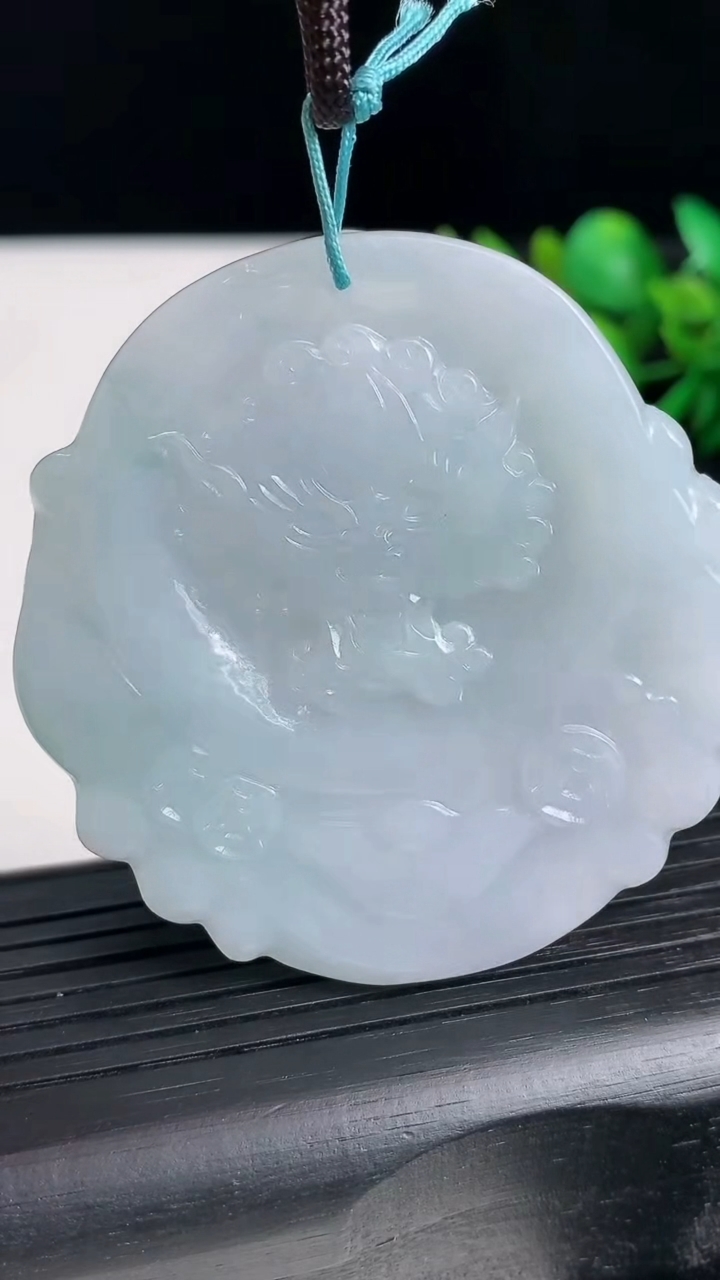 天然A货翡翠财神爷吊坠尺寸54.6-53.9-11.6重量:60.80g
3月20日