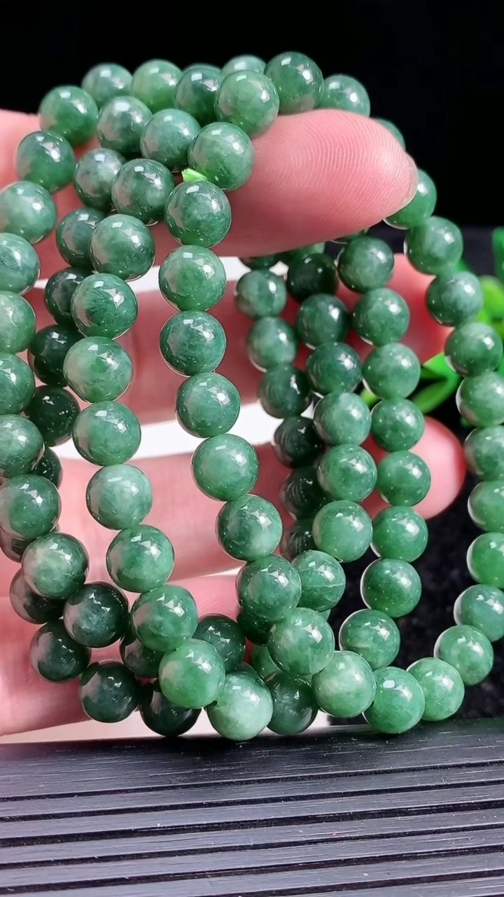 天然A货翡翠圆珠手串四条，尺寸7-26颗，重:16.21g3月20日
工厂直销收藏佳品,种好水足，色泽均匀，有种有色，上手高大气！
