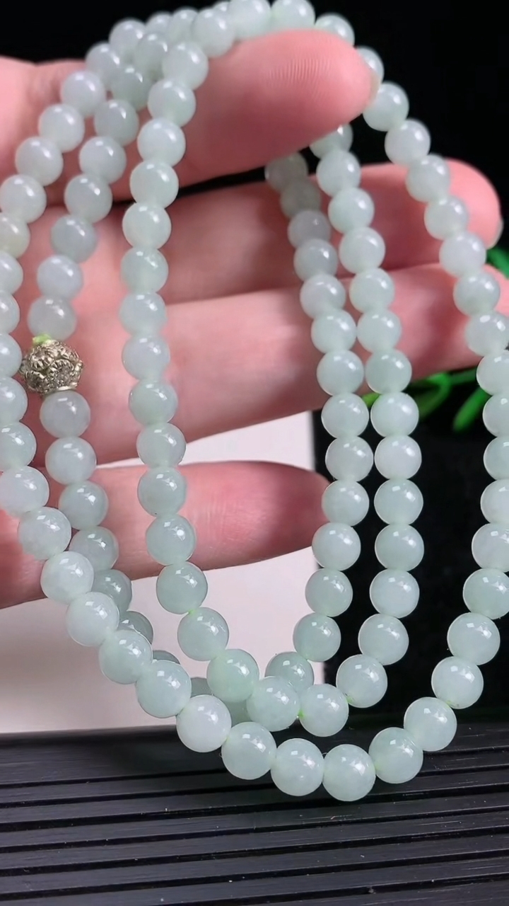 天然A货翡翠圆珠项链，尺寸5.8-116颗，重:39.69g
3月20日
