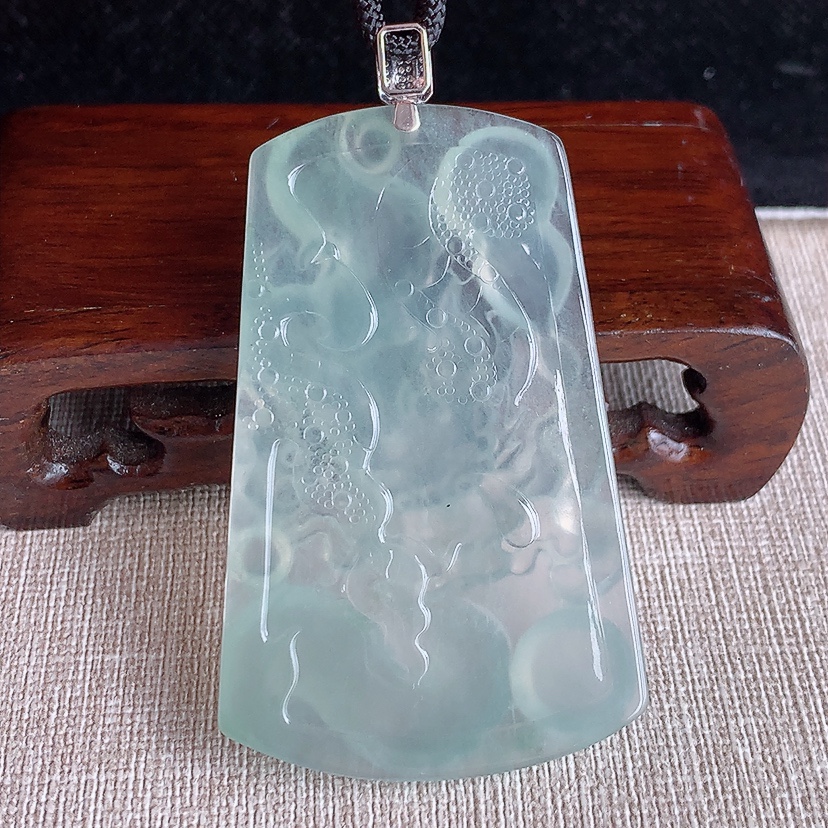 天然A货翡翠18K金伴钻镶嵌晴水龙牌吊坠 
尺寸68.3-61-38.3-6.5mm 重量31.55g 0318