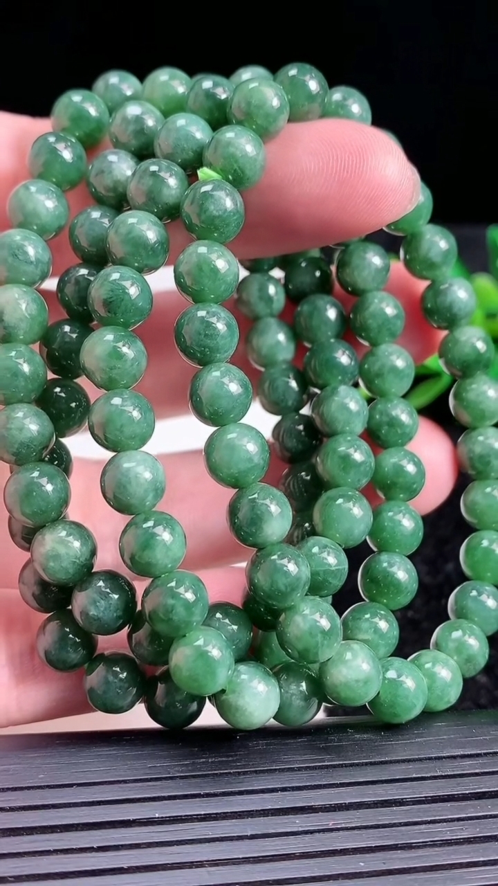 天然A货翡翠圆珠手串四条，尺寸7-26颗，重:16.21g3月20日
工厂直销收藏佳品,种好水足，色