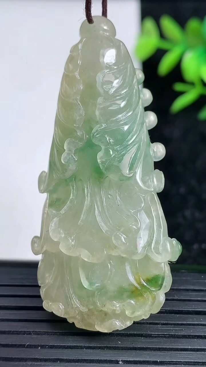 天然A货翡翠白菜吊坠，尺寸55.2-26-12.6，重:22.68g
3月20日