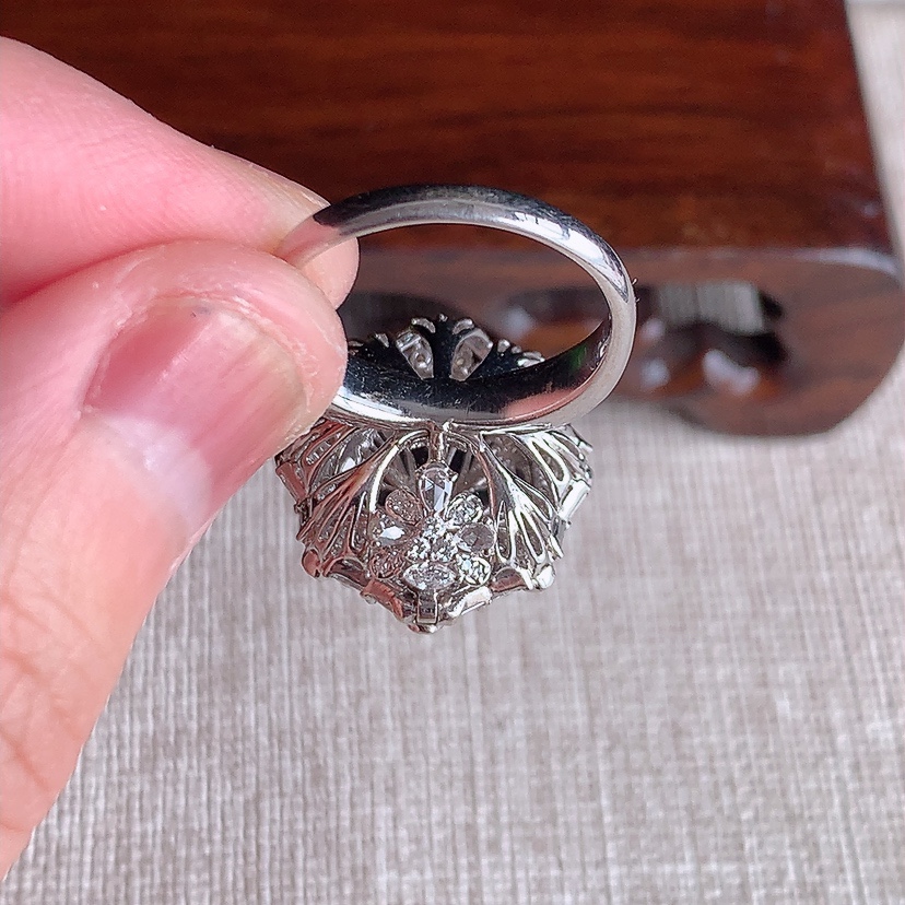 天然A货翡翠18K金伴钻镶嵌甜绿蛋面戒指吊坠两用款 圈口17裸石
尺寸15-12mm 重量8.40g 0318