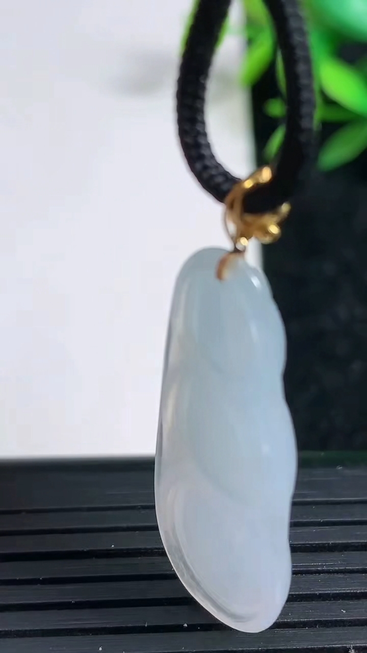 天然A货翡翠福豆吊坠，尺寸34-14-5.5，重:4.37g
3月20日