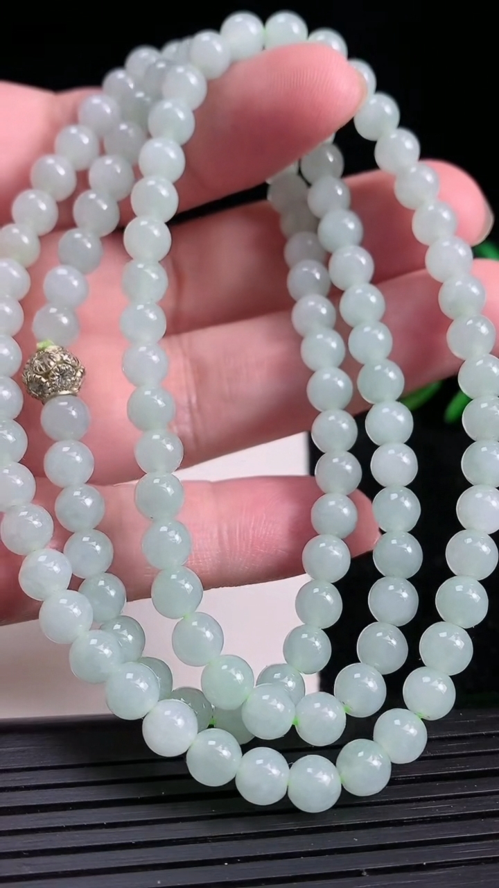 天然A货翡翠圆珠项链，尺寸5.8-116颗，重:39.69g
3月20日