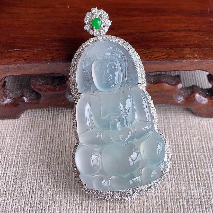 天然A货翡翠18K金伴钻镶嵌白月光正装观音吊坠 
尺寸54.8-27.4-10.4裸石41-24.6mm 重量12.80g 0318