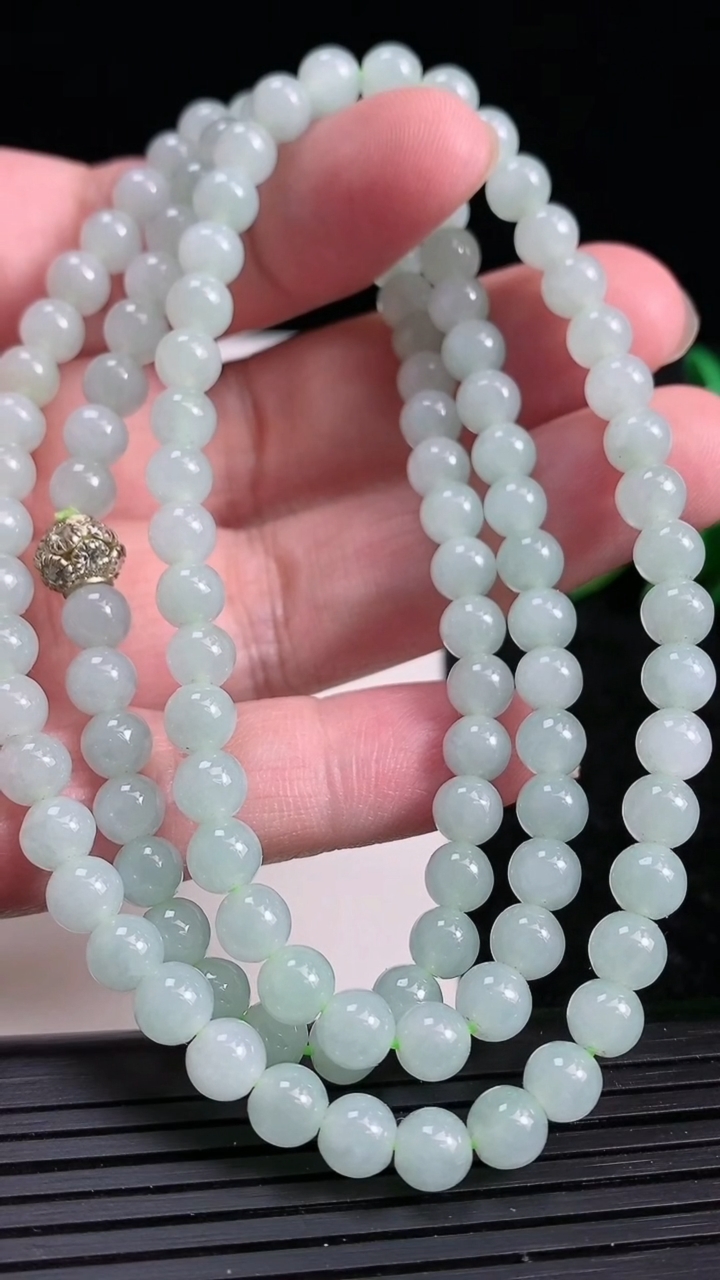 天然A货翡翠圆珠项链，尺寸5.8-116颗，重:39.69g
3月20日