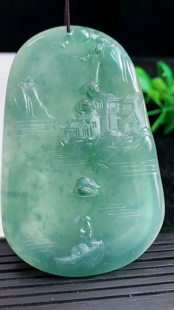 天然A货翡翠山水牌吊坠，尺寸71.6-46.5-6.2，重:44.48g
3月20日