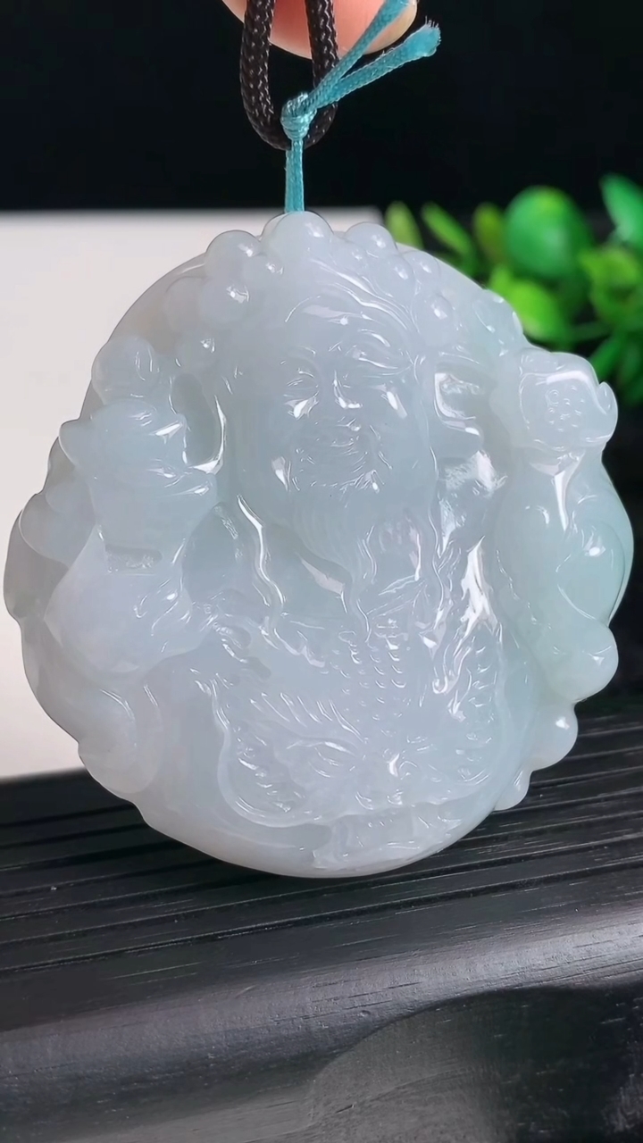 天然A货翡翠财神爷吊坠尺寸54.6-53.9-11.6重量:60.80g
3月20日