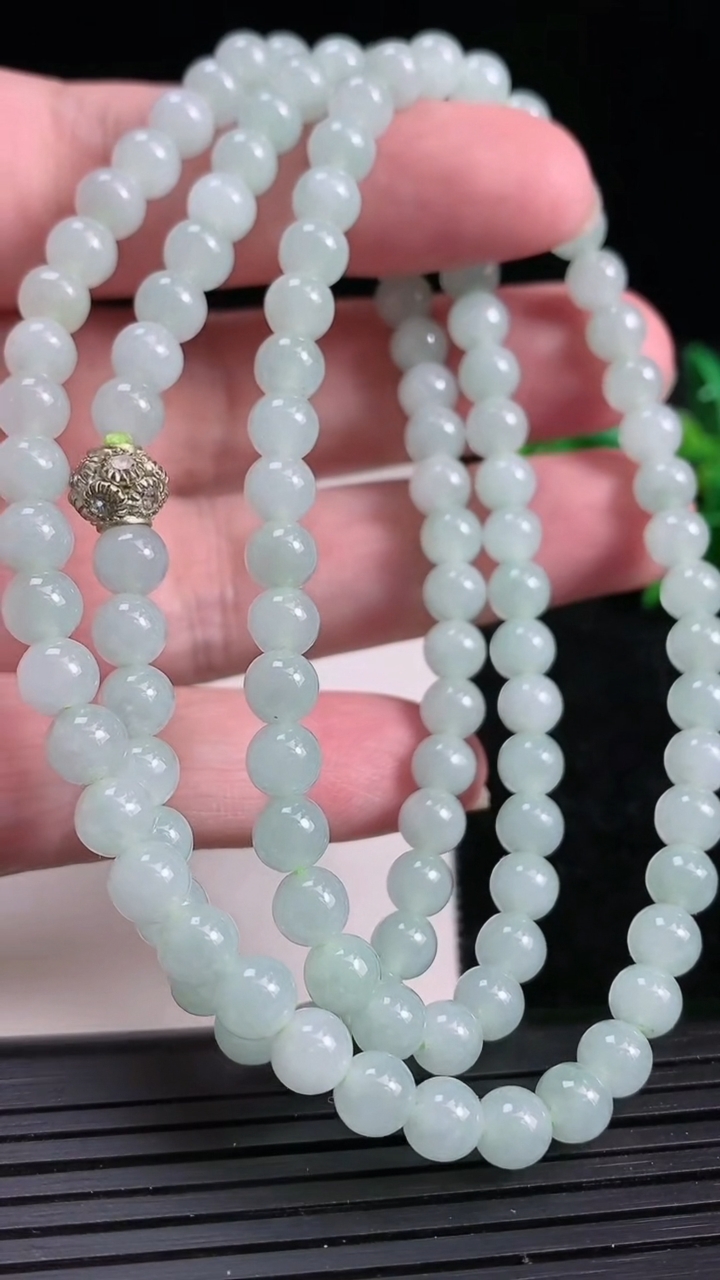 天然A货翡翠圆珠项链，尺寸5.8-116颗，重:39.69g
3月20日