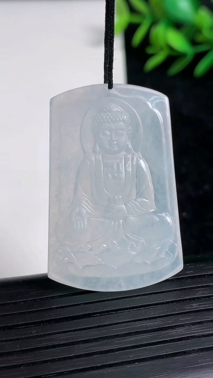 天然A货翡翠大日如来吊坠尺寸39.7-26.4-3.8重量:11.37g
3月21日