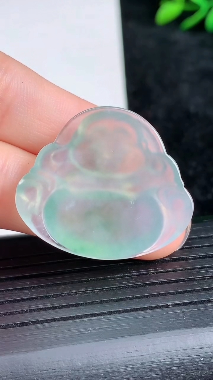 天然A货翡翠佛公吊坠尺寸26.2-30.4-5.8重量:7.95g
3月21日